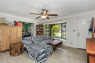 2600 56th Ln N, Saint Petersburg, FL 33710 - Photo 2