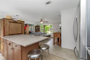 2600 56th Ln N, Saint Petersburg, FL 33710 - Photo 10