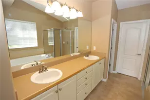 16323 Bridgewalk Dr, Lithia, FL 33547 - Photo 12