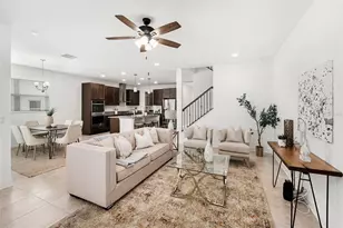 7815 Bronze Oak Dr, Wesley Chapel, FL 33545 - Photo 2