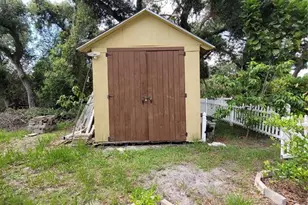 8320 Woodlake Pl, Tampa, FL 33615 - Photo 38