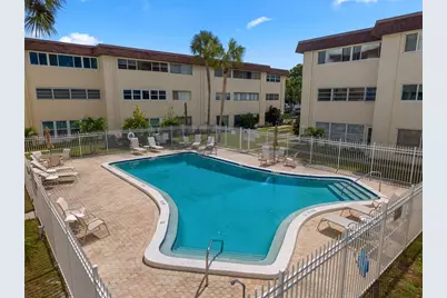209 NE Lincoln Circle N #109, Saint Petersburg, FL 33702 - Photo 22