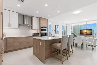 301 1st Street S #1204, Saint Petersburg, FL 33701 - Photo 2