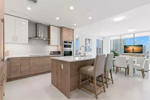 301 1st St S, Saint Petersburg, FL 33701 - Photo 2