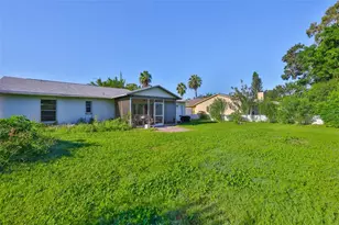 1219 70th Dr E, Sarasota, FL 34243 - Photo 26