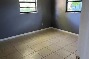 703 S Castle Ct, Tampa, FL 33612 - Photo 6