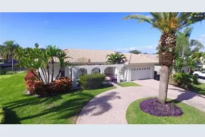 2001 Hawaii Avenue NE, Saint Petersburg, FL 33703 - Photo 2