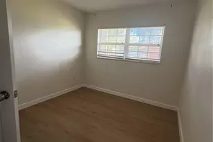 264 44th Ave NE, Saint Petersburg, FL 33703 - Photo 6