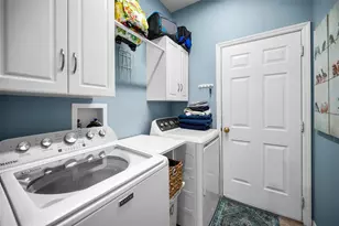 1033 Bella Vista Dr NE, Saint Petersburg, FL 33702 - Photo 18