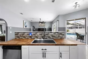 5230 Halstead Ln, Zephyrhills, FL 33541 - Photo 14