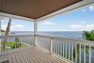 4720 Coquina Key Dr SE, Saint Petersburg, FL 33705 - Photo 4