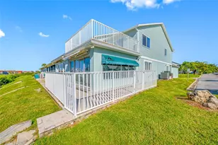 9410 Tara Cay Ct, Seminole, FL 33776 - Photo 2