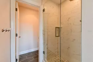 277 Valencia Cir, Saint Petersburg, FL 33716 - Photo 28