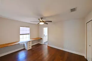 277 Valencia Cir, Saint Petersburg, FL 33716 - Photo 16