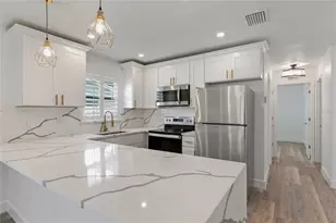 1872 New Hampshire Ave NE, Saint Petersburg, FL 33703 - Photo 6