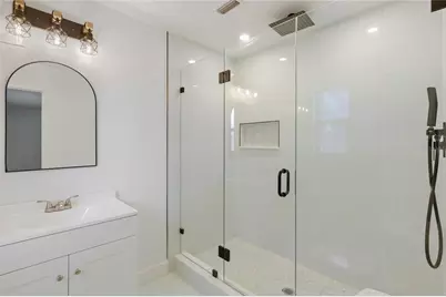 1872 New Hampshire Avenue NE, Saint Petersburg, FL 33703 - Photo 16