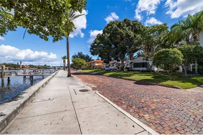2400 Coffee Pot Boulevard NE, Saint Petersburg, FL 33704 - Photo 14