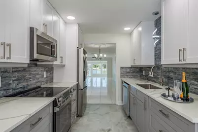 417 E Boca Ciega Point Boulevard N #417, Saint Petersburg, FL 33708 - Photo 8