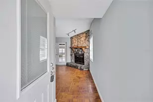 1712 N Club Ct, Tampa, FL 33612 - Photo 4