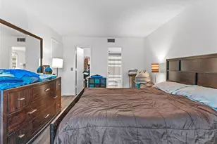 4507 S Oak Dr, Tampa, FL 33611 - Photo 12