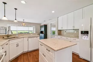 2309 Lyndhurst Dr, Sun City Center, FL 33573 - Photo 6