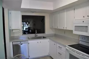 2630 Woodgate Ln, Sarasota, FL 34231 - Photo 4