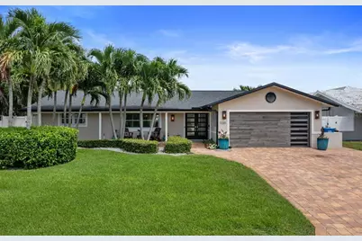 1220 81st Street S, Saint Petersburg, FL 33707 - Photo 4