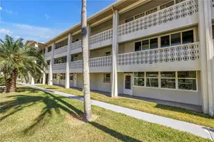 4455 Duhme Rd, Saint Petersburg, FL 33708 - Photo 2