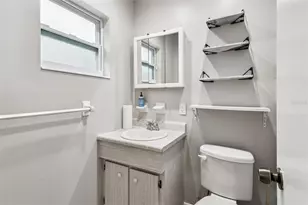 4419 Dolphin Dr, Tampa, FL 33617 - Photo 4