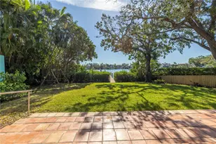 838 Monterey Blvd NE, Saint Petersburg, FL 33704 - Photo 40