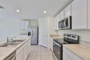 1213 Tahitian Sunrise Dr, Plant City, FL 33565 - Photo 12