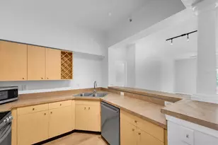 100 4th Ave S, Saint Petersburg, FL 33701 - Photo 12