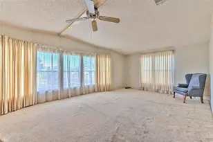 37605 Amigo Dr, Zephyrhills, FL 33541 - Photo 16