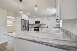 2015 Capri Rd, Valrico, FL 33594 - Photo 6