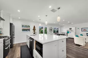 126 SE Madison Cir N, Saint Petersburg, FL 33703 - Photo 10