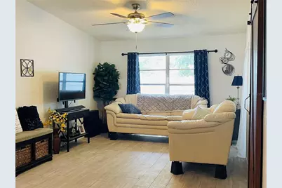 7330 Parkside Villas Drive, Saint Petersburg, FL 33709 - Photo 2
