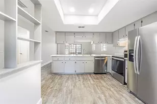 2010 Cedar Run Dr, Plant City, FL 33563 - Photo 2