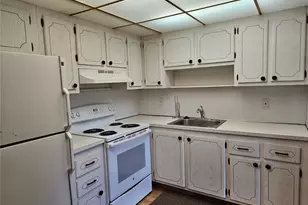 1811 Bedford Ln, Sun City Center, FL 33573 - Photo 14