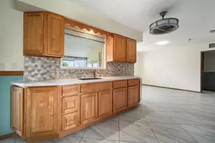 609 Fox Hills Dr, Sun City Center, FL 33573 - Photo 14