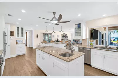 1100 Friendly Way S, Saint Petersburg, FL 33705 - Photo 12