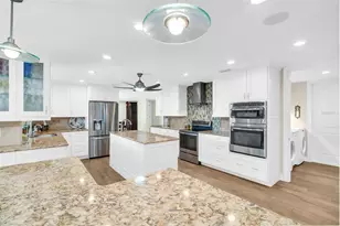 1100 Friendly Wy S, Saint Petersburg, FL 33705 - Photo 8