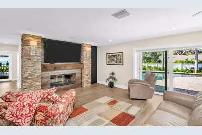 1100 Friendly Way S, Saint Petersburg, FL 33705 - Photo 18