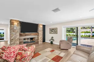 1100 Friendly Wy S, Saint Petersburg, FL 33705 - Photo 18