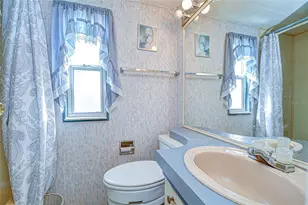 3922 William Hume Dr, Zephyrhills, FL 33541 - Photo 16