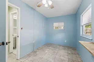 983 Brookwood Ct S, Saint Petersburg, FL 33707 - Photo 16