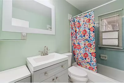 983 Brookwood Ct S, Saint Petersburg, FL 33707 - Photo 18