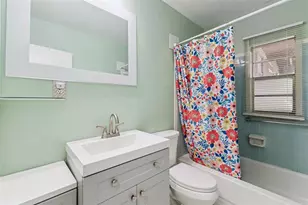 983 Brookwood Ct S, Saint Petersburg, FL 33707 - Photo 18