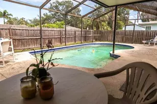 6449 Dartmouth Ave N, Saint Petersburg, FL 33710 - Photo 4