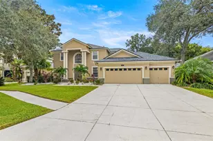 2218 Climbing Ivy Dr, Tampa, FL 33618 - Photo 2