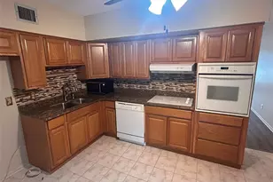 2402 Ecuadorian Way, Clearwater, FL 33763 - Photo 12